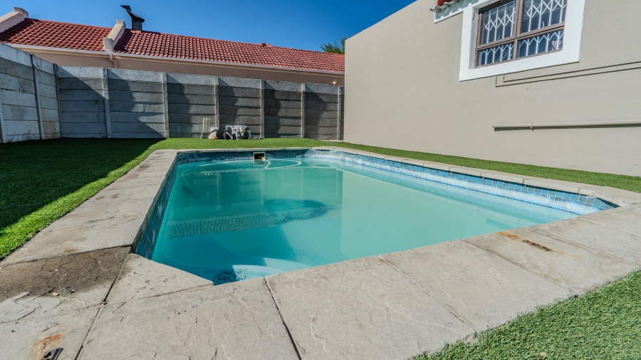 4 Bedroom Property for Sale in De Oude Spruit Western Cape